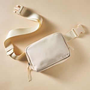 Anthropologie pretty simple Nadya belt bag